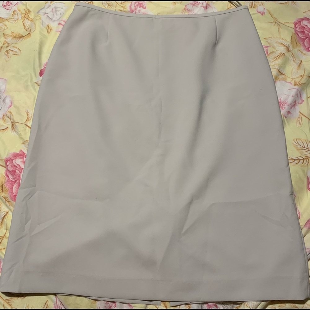 Skirt for lady’s like new all color available. Church or any special occasion.